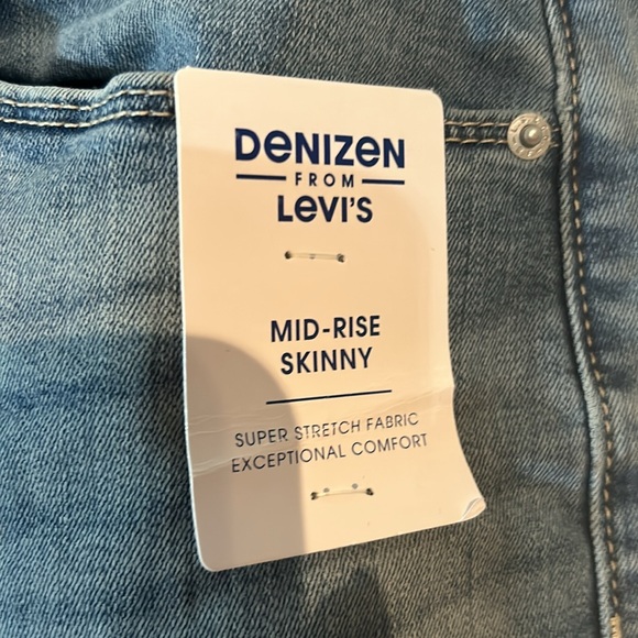 NWT Ladies size 28 Denizen from Levi’s mid rise skinny Jeans - Picture 2 of 10